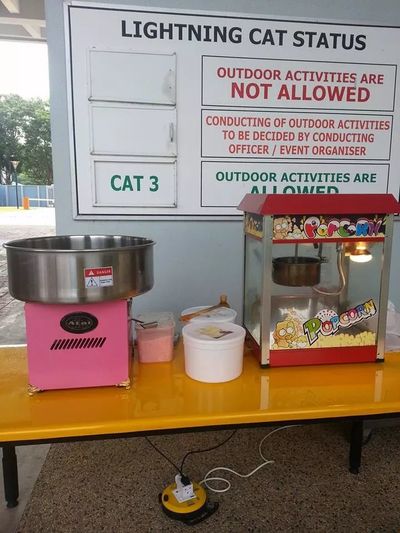 pop corn and cotton candy live station